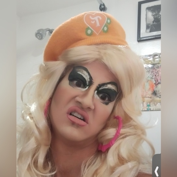 Trixie Cosmetics Beret. - Picture 10 of 13